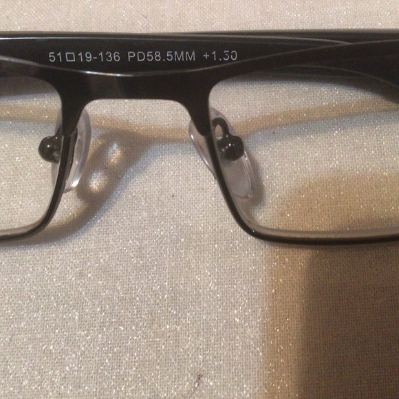 2 Reading glasses at 1.50 - Picture 2 of 4
